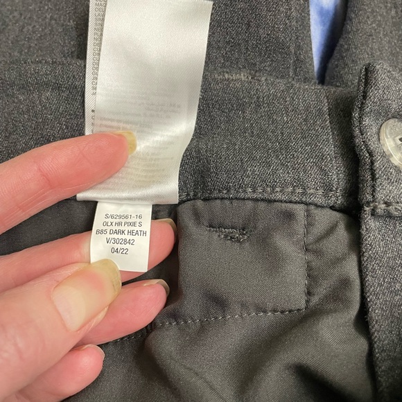 Old Navy high rise Pixie cropped pants - Picture 6 of 10